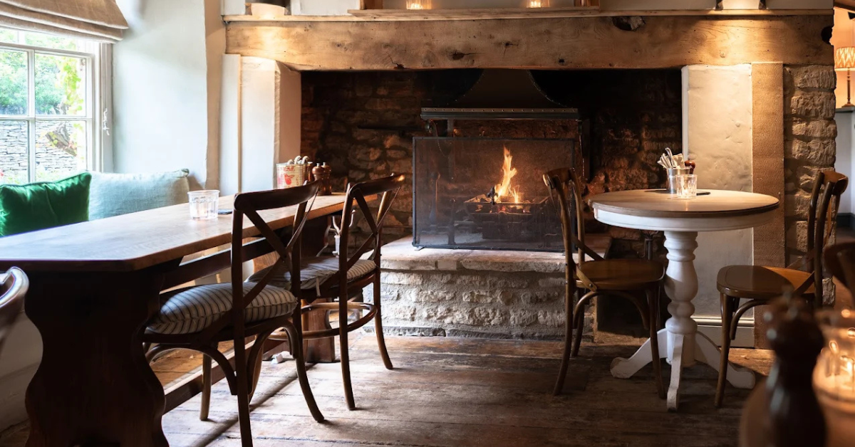 The New Inn, Coln St Aldwyns dog friendly pub with fire 